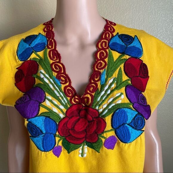 Embroidered Square Cut V-neck Top With Roses - Picture 6 of 8